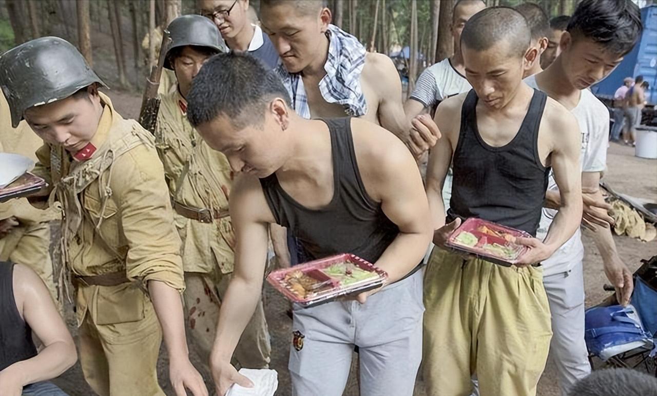 横店群演的悲惨事件,20万横店群演现状美女成群