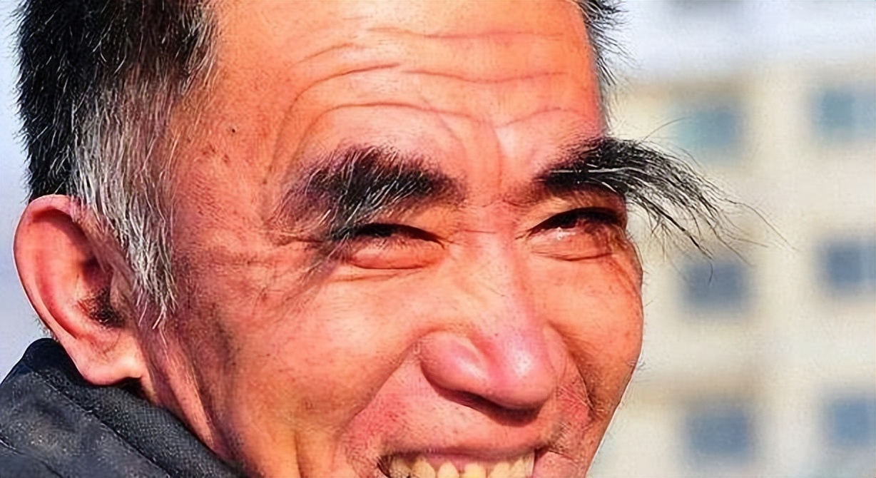 眉毛开始变长了是长寿眉,人过了五十岁眉毛变长这是咋回事