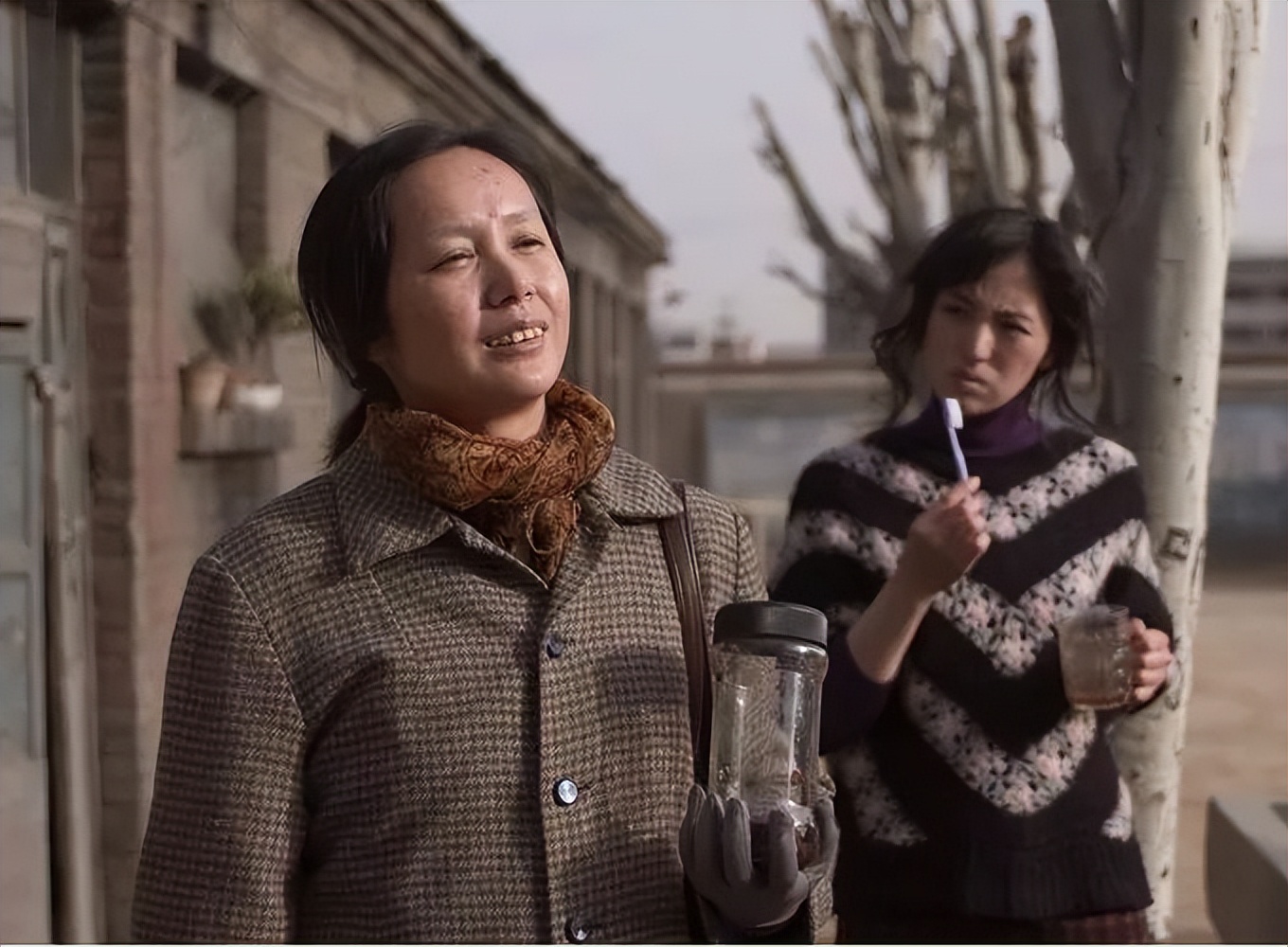 比这座鬼城更尴尬的,是城里的女诗人