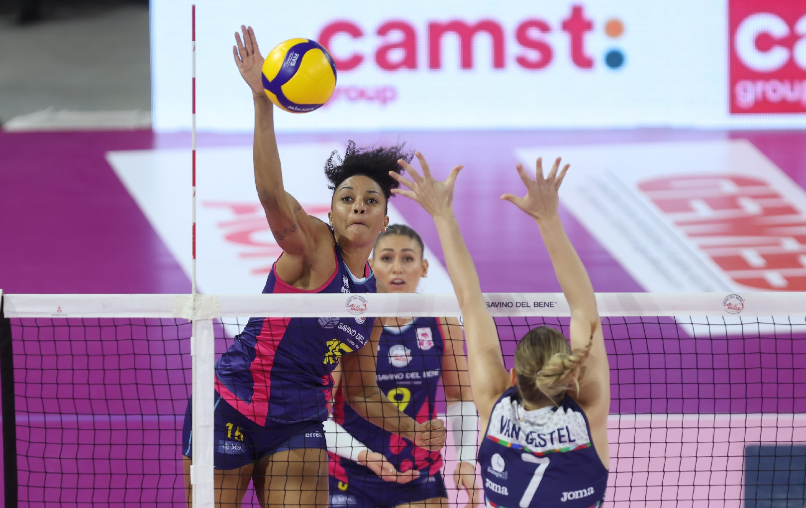 朱婷20分决胜局斯坎迪奇对决,朱婷28分挽救5赛点决胜