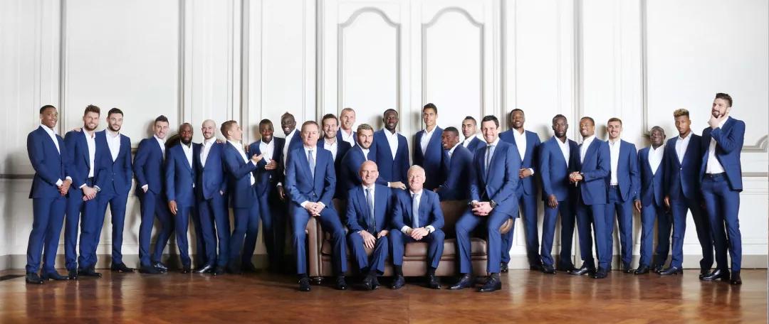 华尔街之狼穿着两千美元的西装,穿最靓的西装做最靓的仔