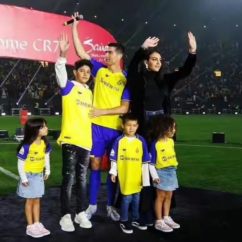 c罗出席乔治娜颁奖典礼,c罗现身乔治娜综艺