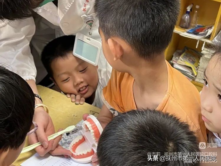 健康义诊助力乡村医疗提升,口腔健康义诊全国爱牙日