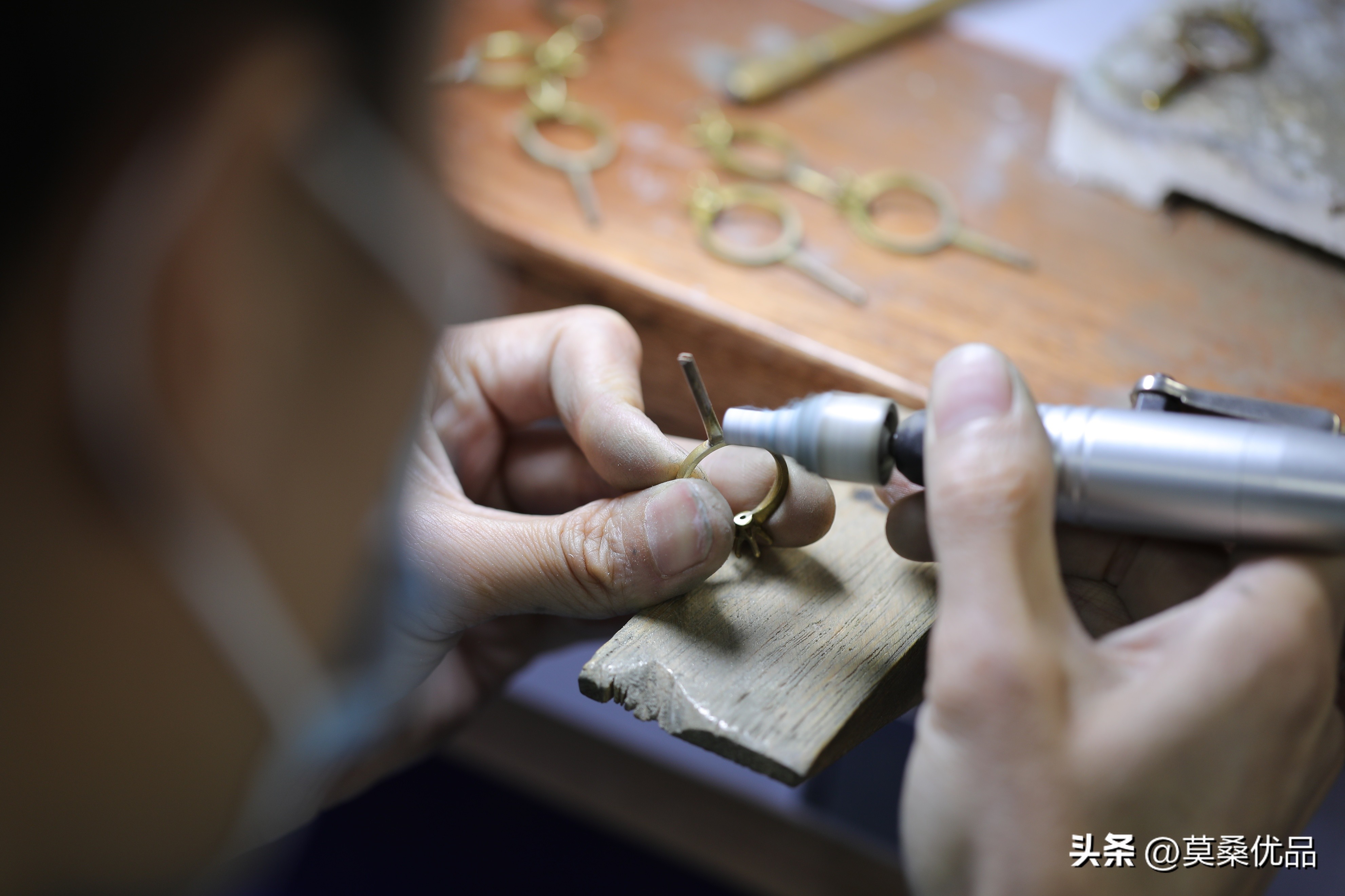 莫桑钻石饰品,为什么现在很多人买莫桑钻