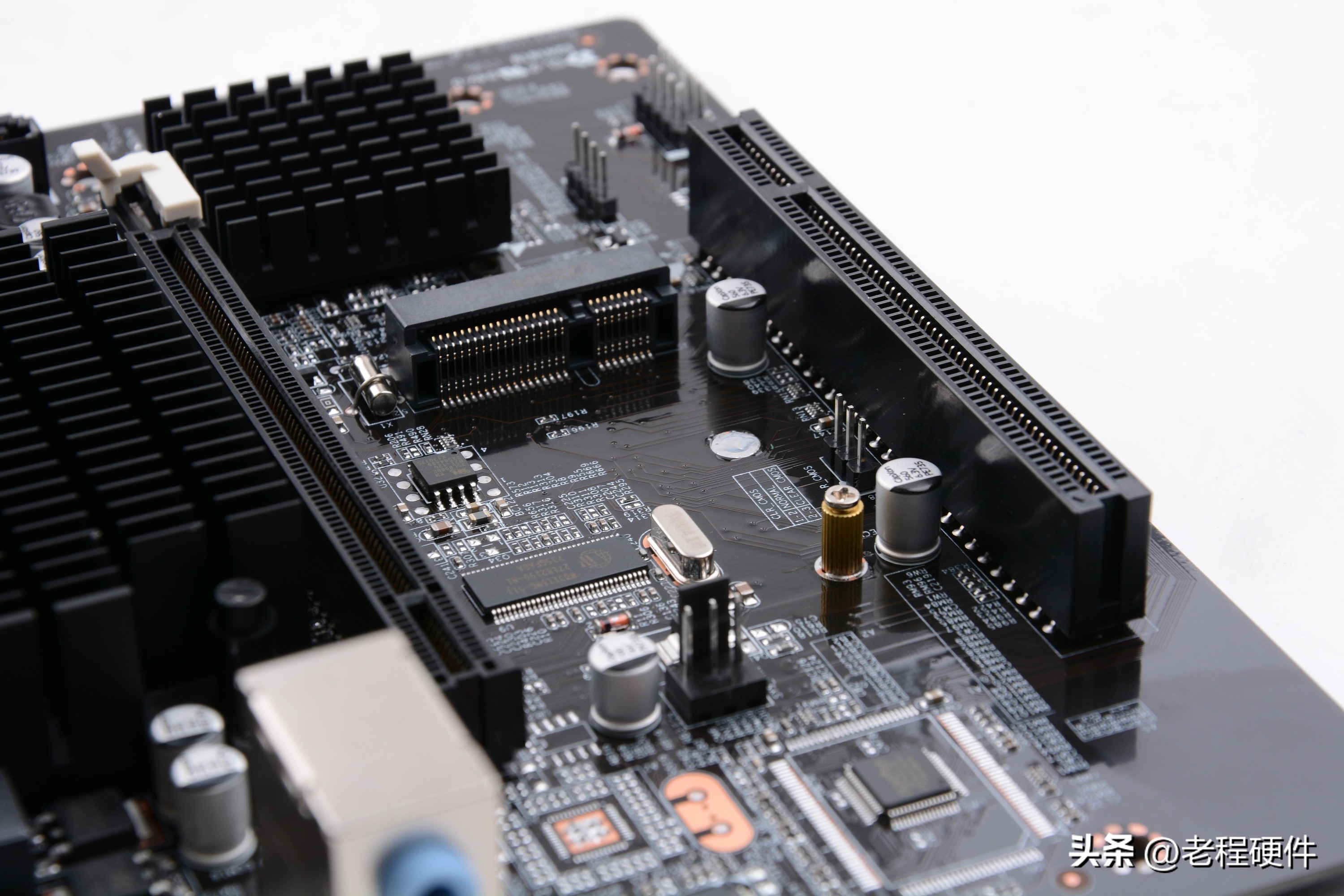 组装电脑网购与实体店,电脑组装价格实体店便宜吗