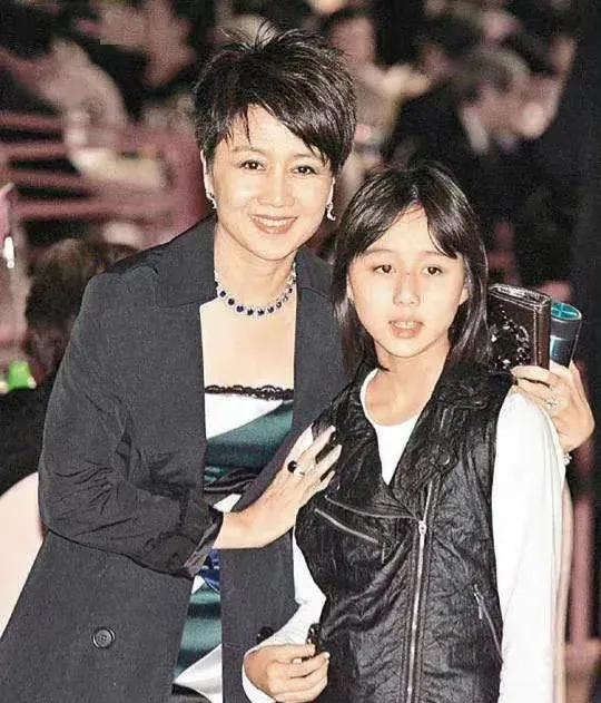 何鸿燊大房有几个孩子,何鸿燊第十八个孩子