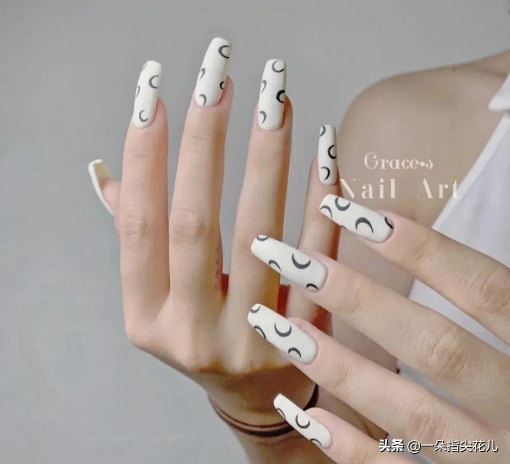 美甲欧美可爱风长指甲,美甲个性十足小姐姐