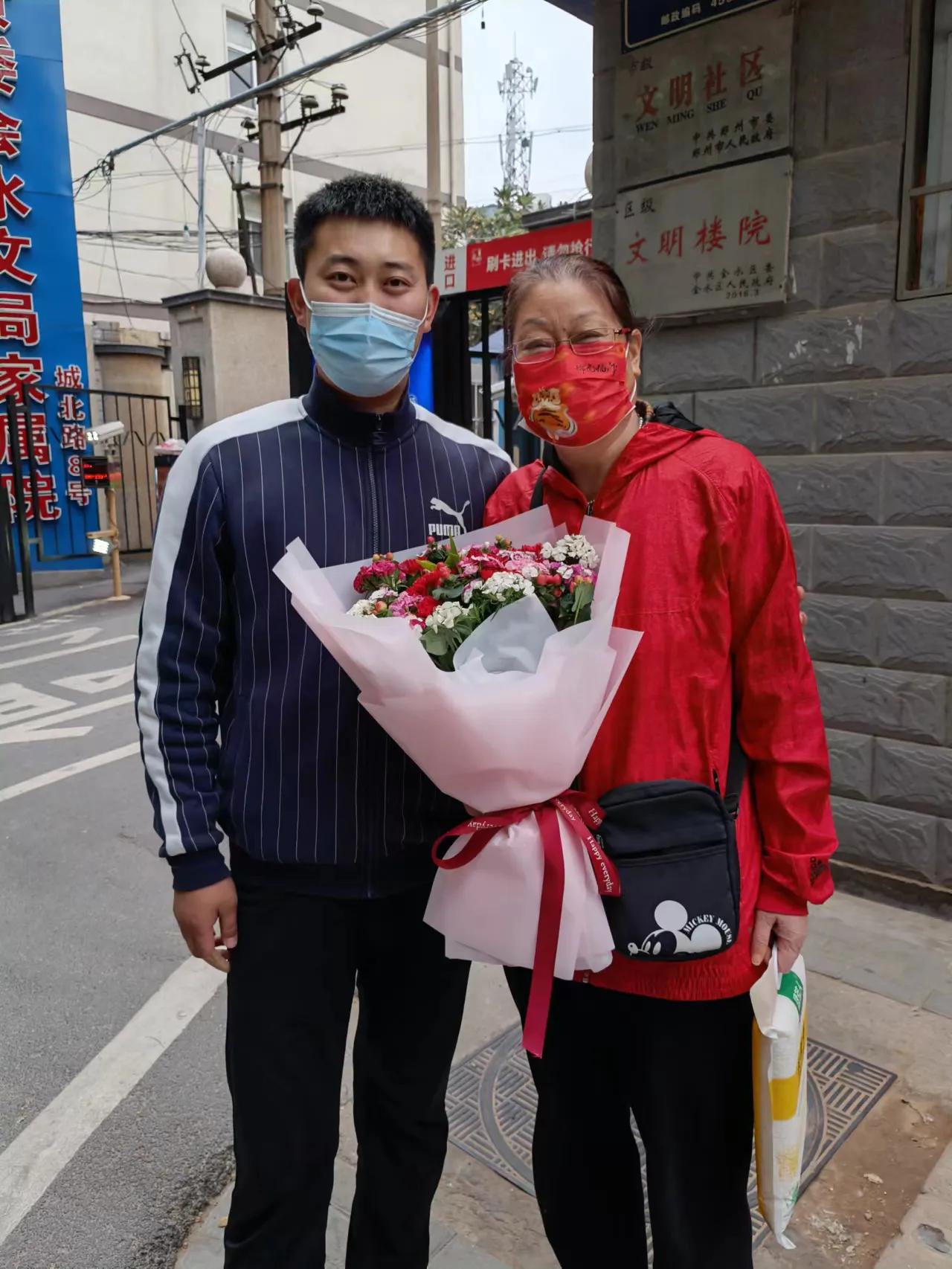 鐪熸儏娓╂殩浣犳垜,鐪熸儏娓╂殩瀹堟湜鐩稿姪