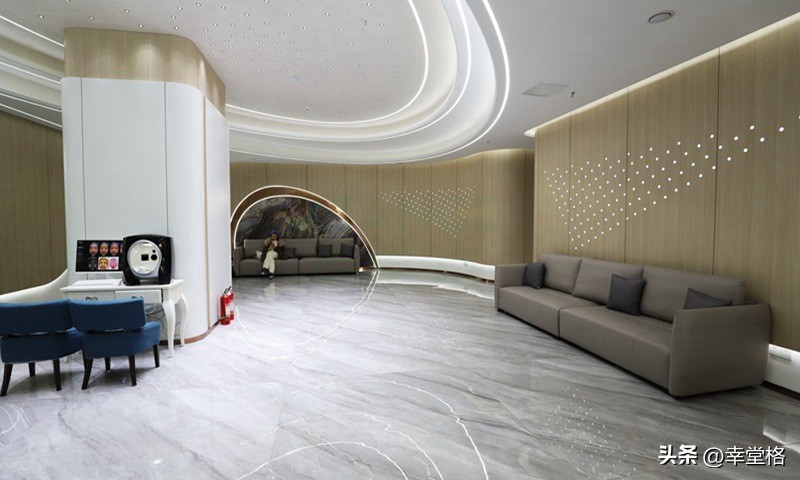 墙面装饰用石膏线还是护墙板,现在墙面流行哪种护墙板