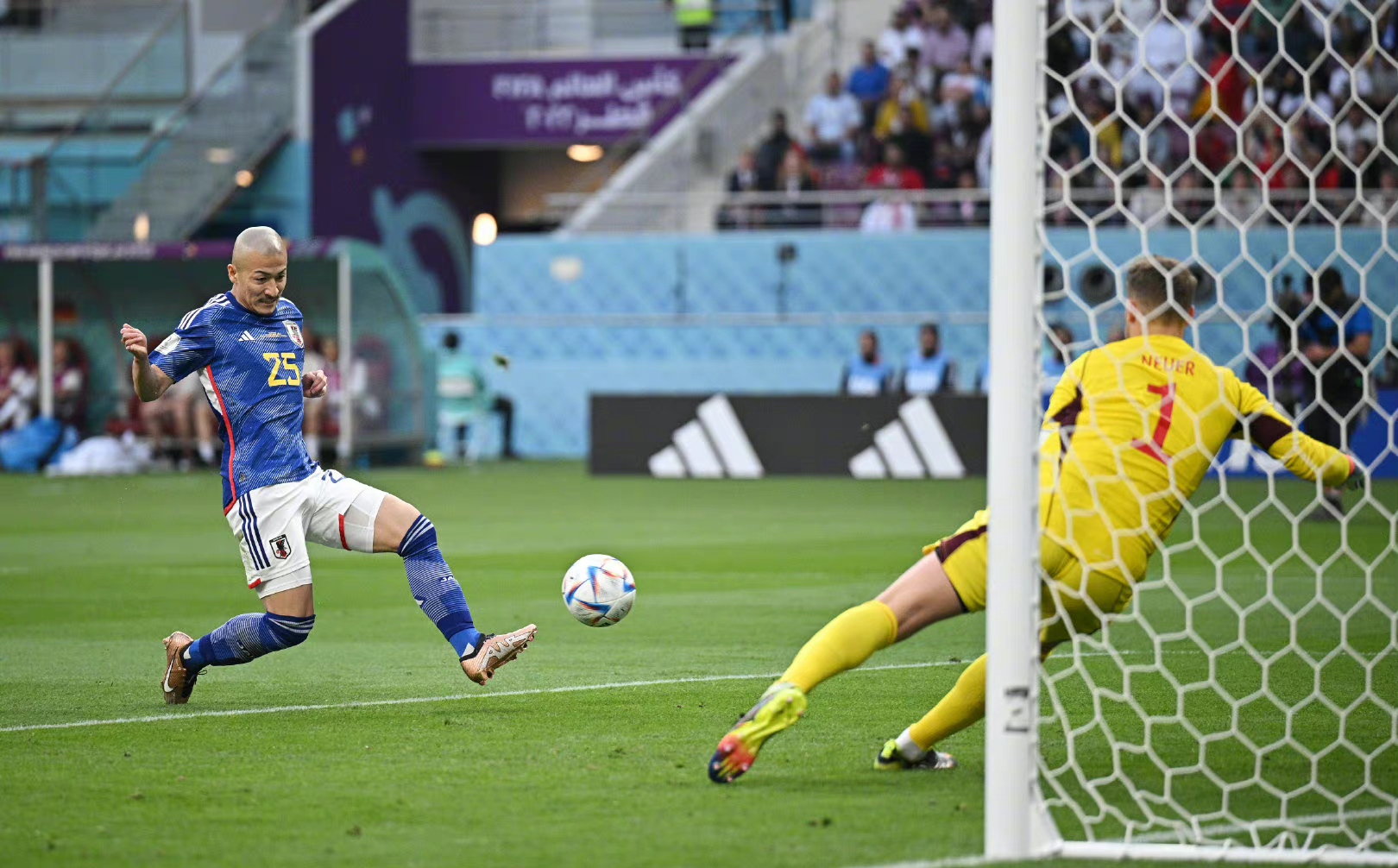 日本爆冷2:1德国日本赛后反应,日本世界杯赛后输球