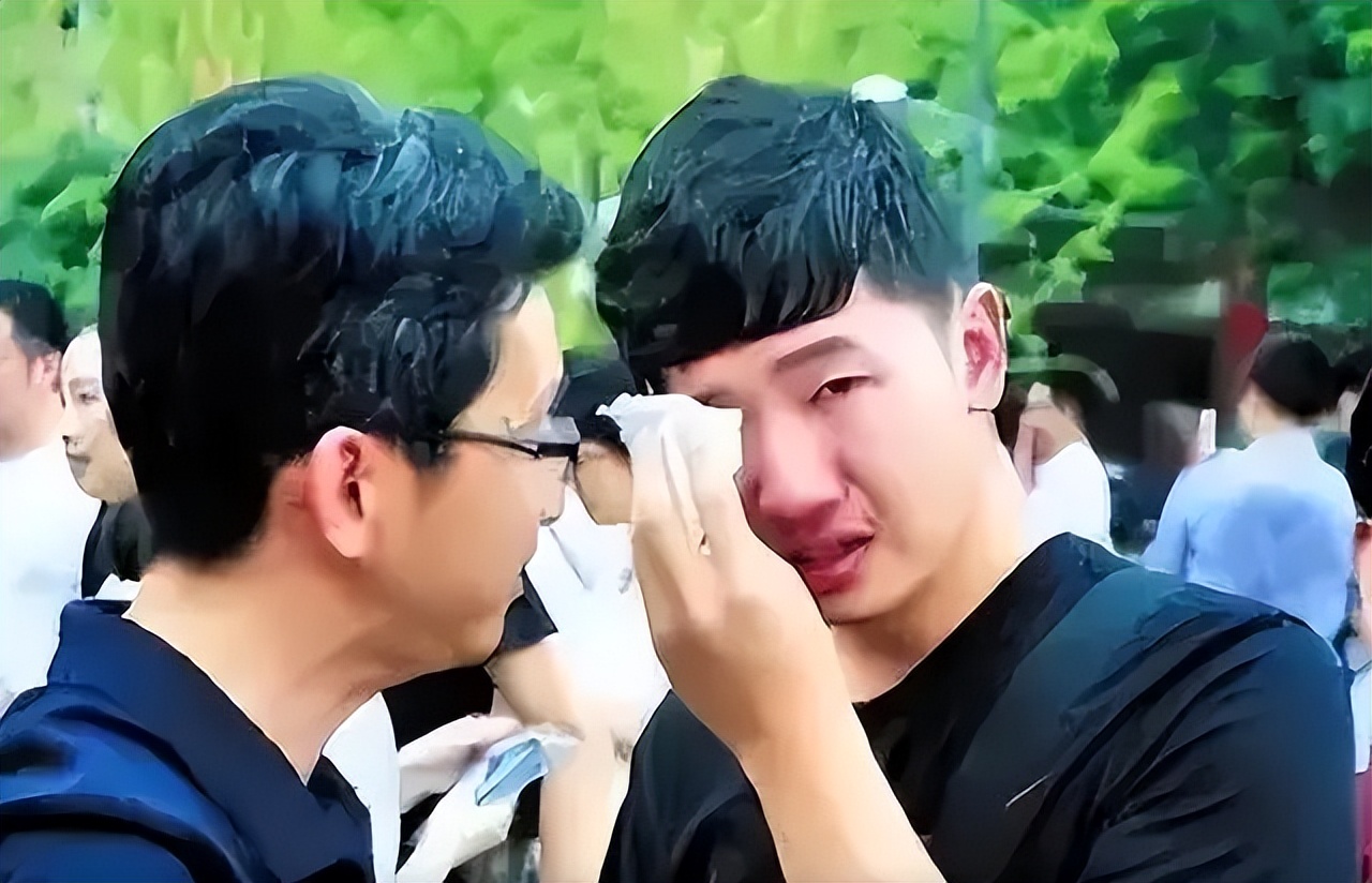 成绩好的学生破格被武大录取,武大四年被告知未被录取