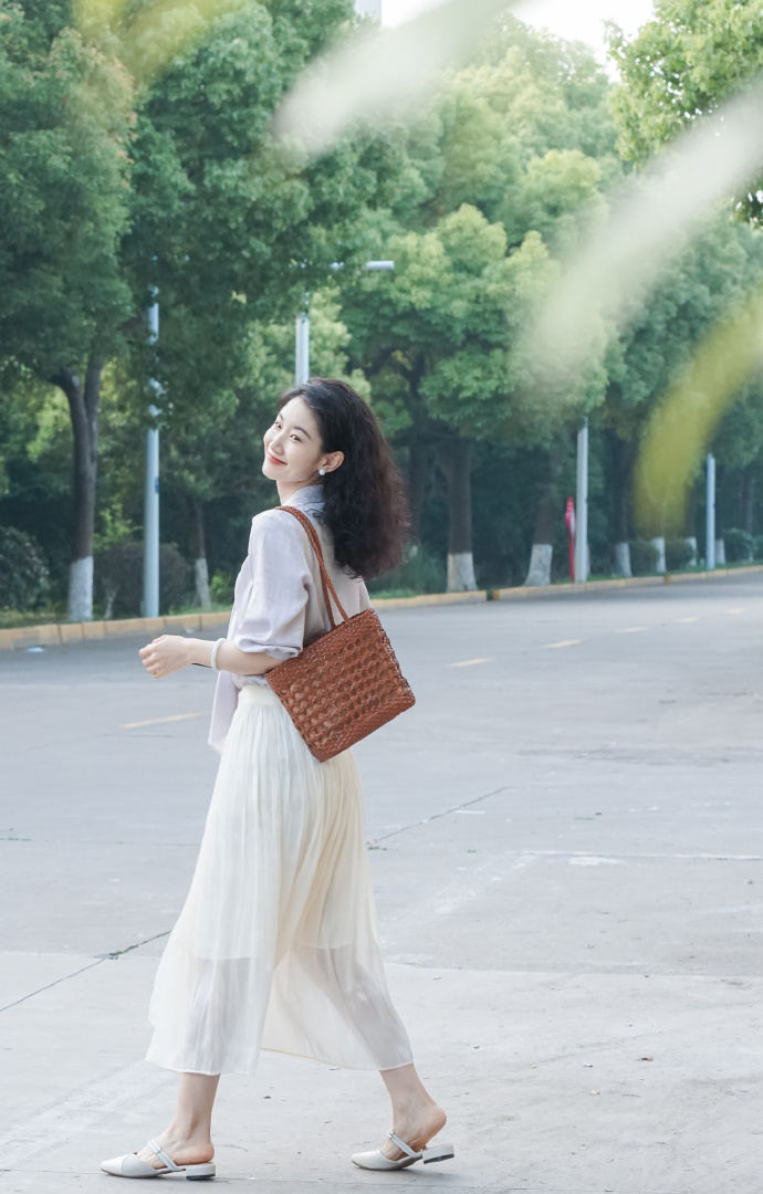 今年流行的松弛感穿搭太时髦了,适合30多岁女性的时尚穿搭