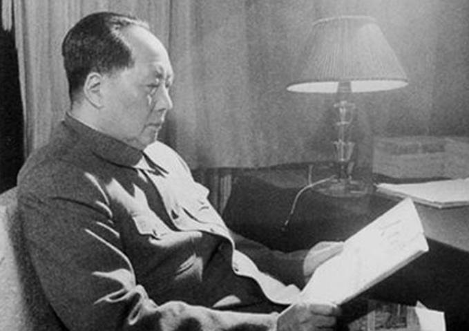 毛主席表兄参加国庆观礼愤然离席，毛主席得知原因后：我不是皇帝