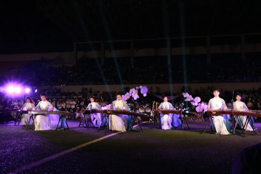 河南大学音乐节,河南科技大学草坪音乐节完整版