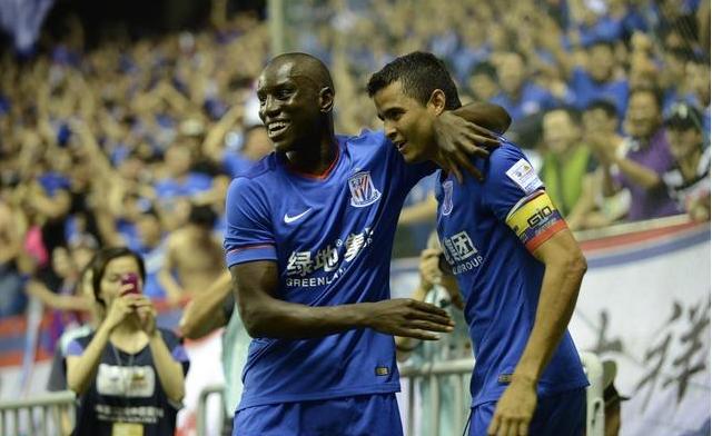 上海的天空是蓝色还是红色,上海的天空是蓝色的