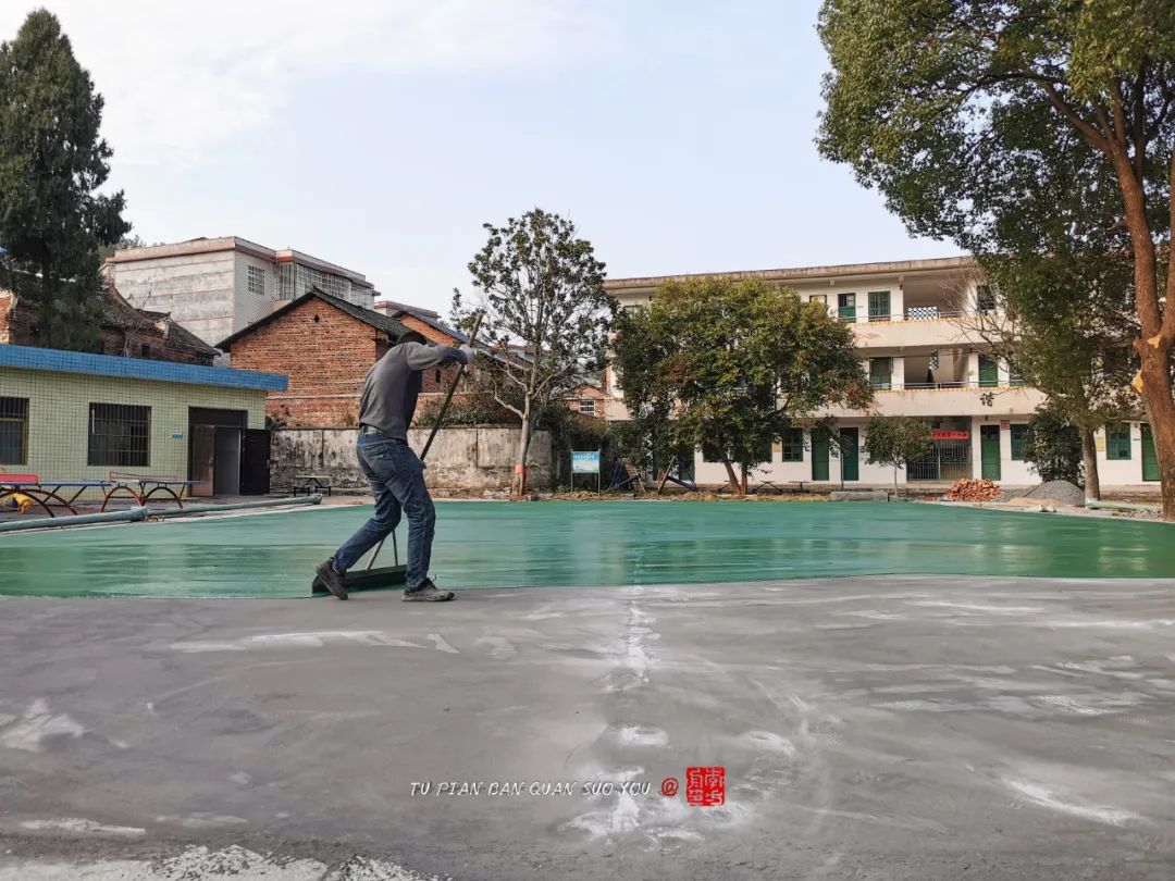 为了打村BA，湖南郴州沙坪村村民自己建了一个灯光篮球场