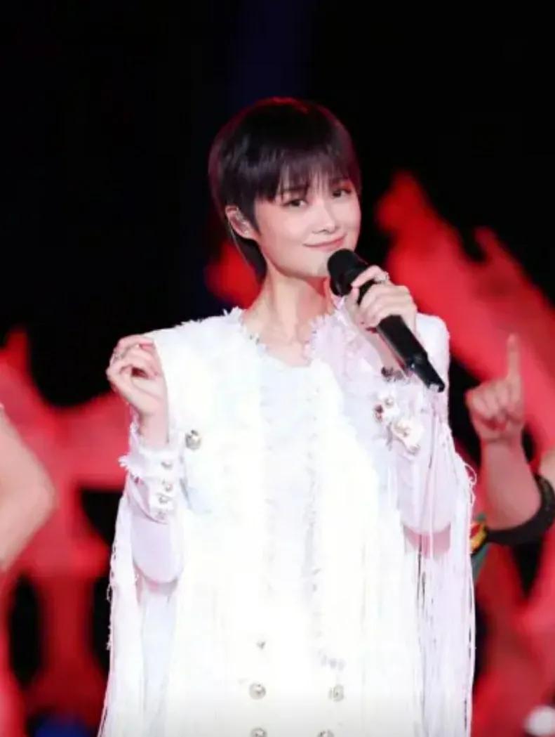 盘点那些一眼让你惊艳的短发美女,难得一见的超高颜值的短发美女