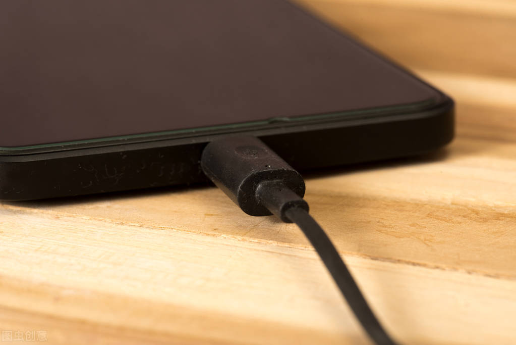 几年没用的手机充电需要注意什么,如何给手机充电才能延长使用寿命