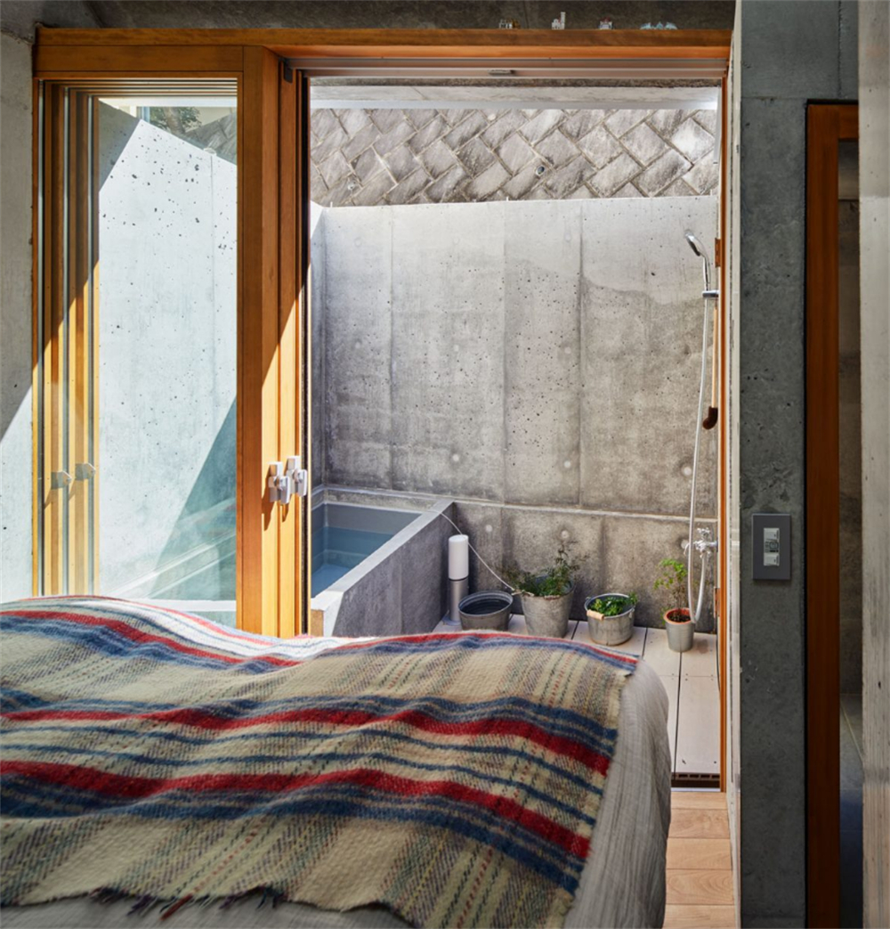 日本小夫妇房子,日本夫妻住进荒宅