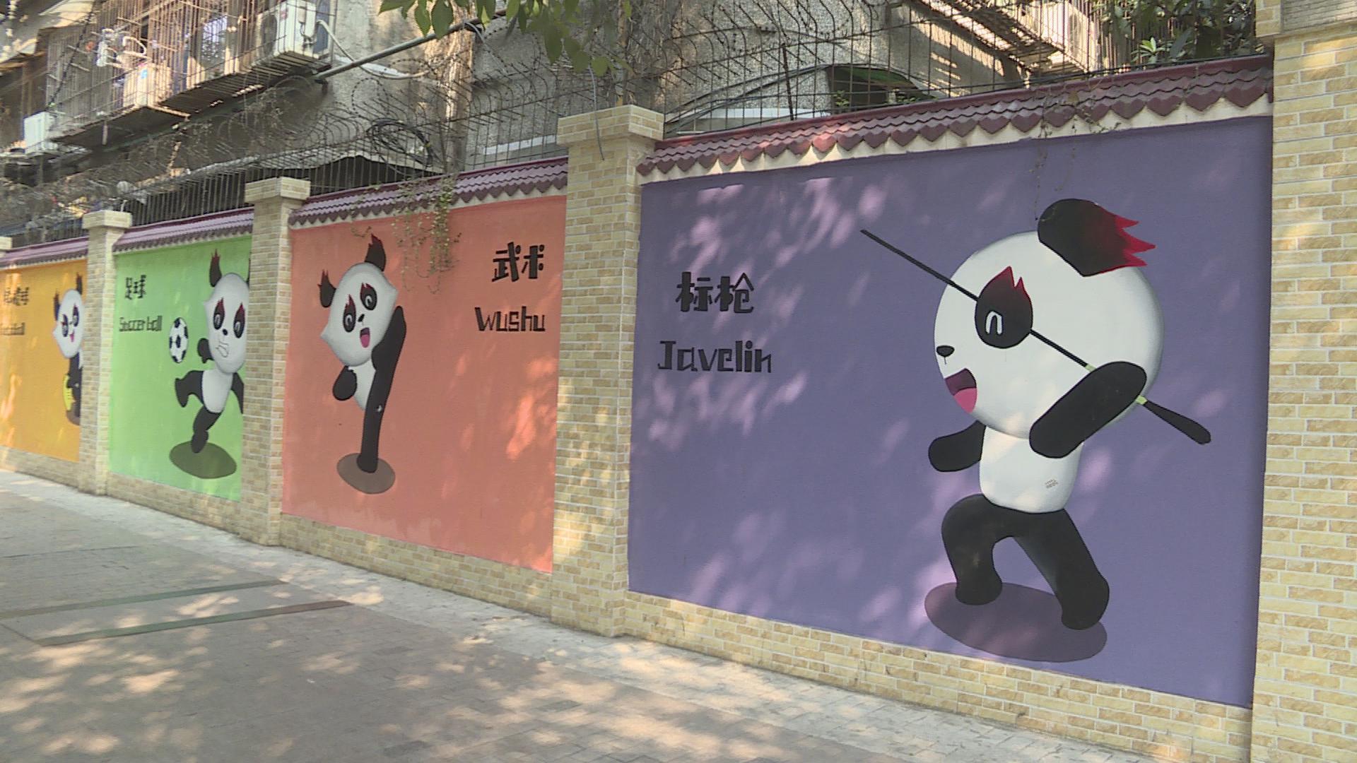 蓉宝街头,蓉宝参观大运会媒体中心