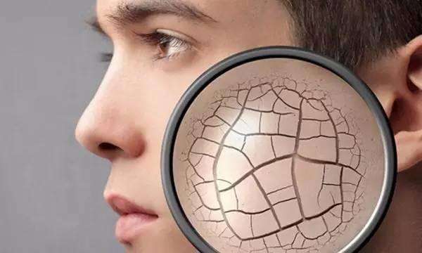 地暖屋里干燥放盆水有用吗,冬天屋内地暖太干