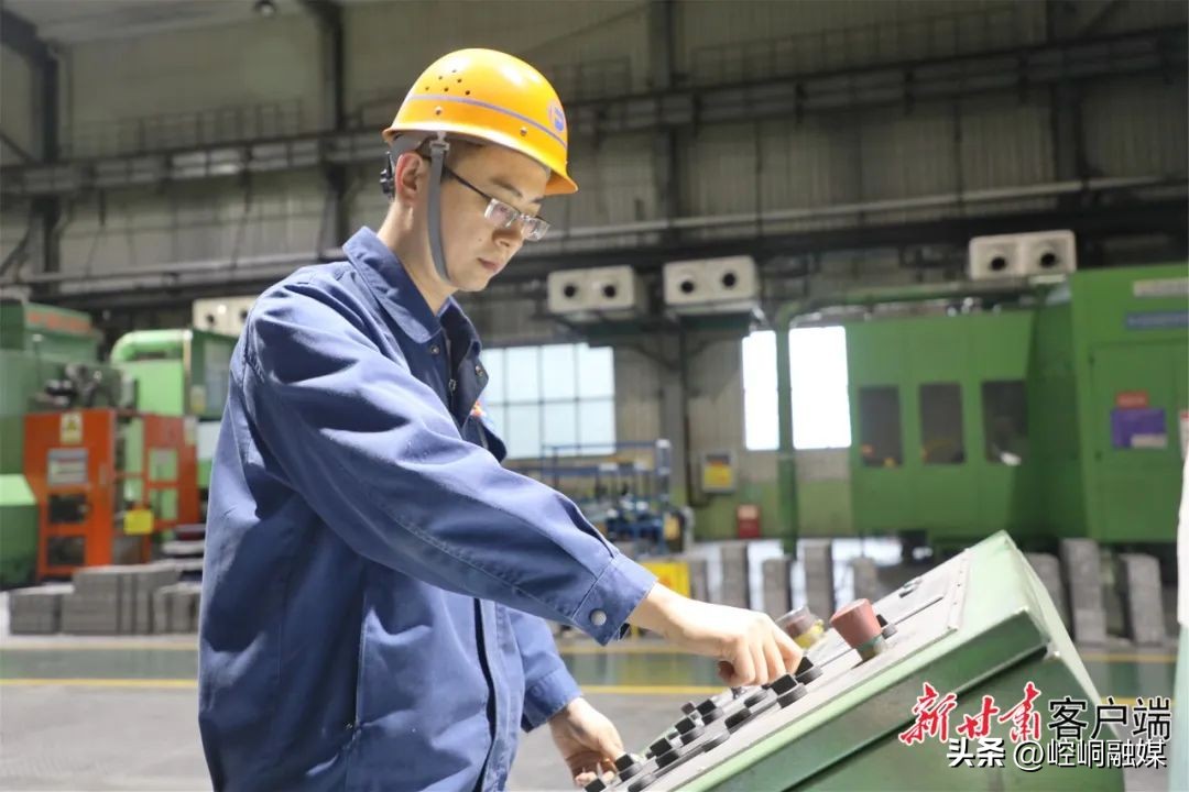 以奋斗致青春以匠心迎未来,以奋斗致青春黑板报