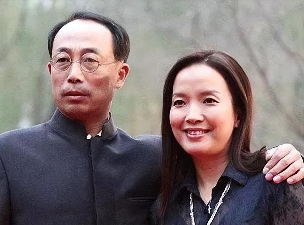 “孔子死了，耶稣永生”老戏骨夫妻仇视中国文化，狂捧西方上帝