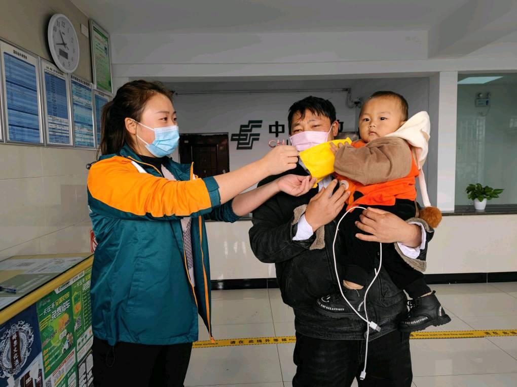 村口取个快递,村里寄快递上门取件