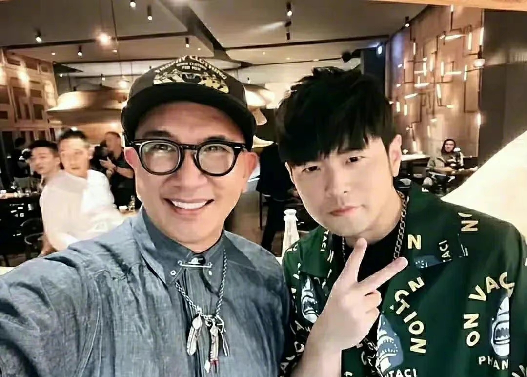 大s深夜发文示爱具俊晔,大s具俊晔街头晒恩爱