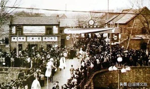 千年西冶街，一条商号林立，见证历史沧桑的古街，曾是明清两代中国琉璃的制作中心，来看百年老照片。