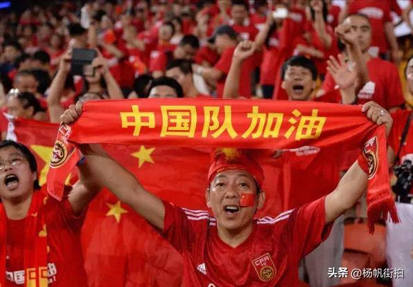 卡塔尔世界杯的出镜女孩,卡塔尔世界杯美女球迷金发镜头