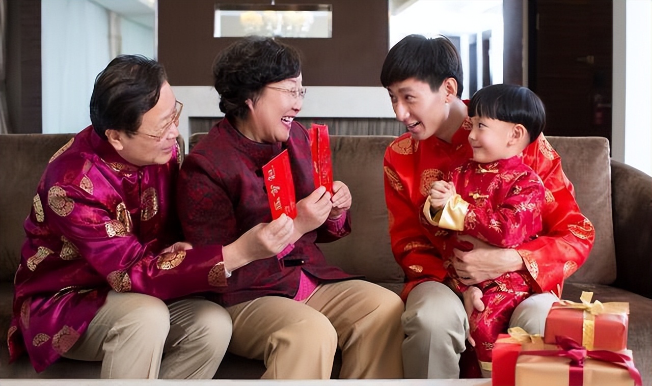 小孩收到压岁钱如何幽默的回应,人家三个孩子压岁钱该怎么给