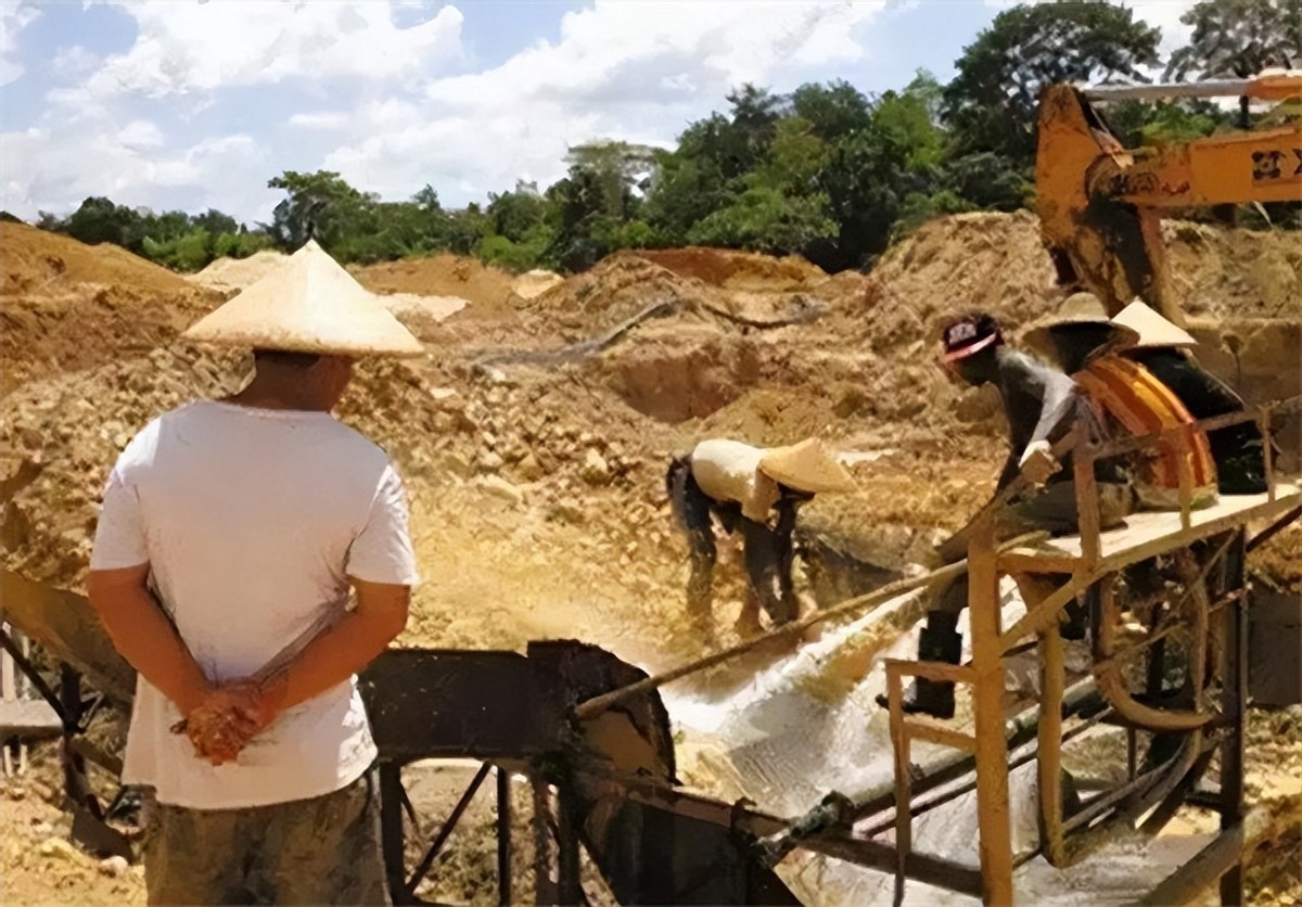 广西“上林帮”非洲淘金：火拼、疾病是常事，有人资产暴涨一个亿