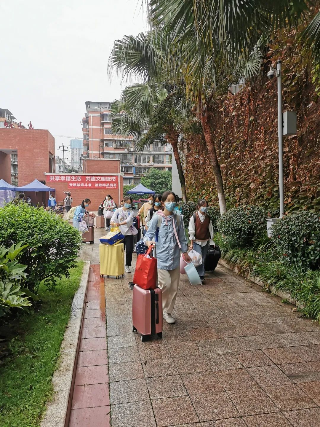 再见了，小盆友——9月19日成都家长成功“解除居家”……