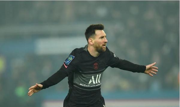 梅西和c罗欧足联最佳球员,梅西和c罗谁是历史最佳球员