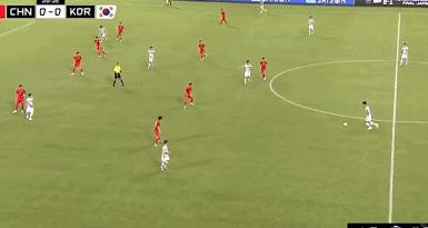 国足遭遇12强赛开门黑,国足0比3韩国朱辰杰瞬间