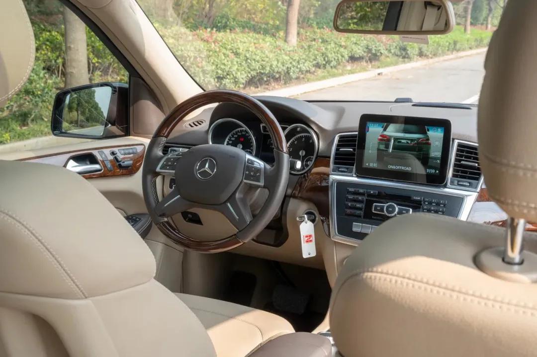 奔驰ml400的二手车实际感受,百万级硬派越野车奔驰ml400