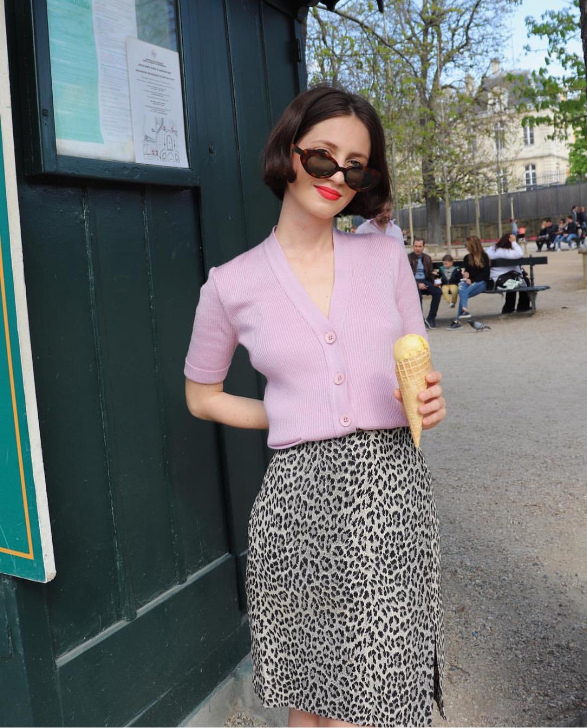 新款t恤时尚百搭减龄款,今年流行卫衣搭t恤