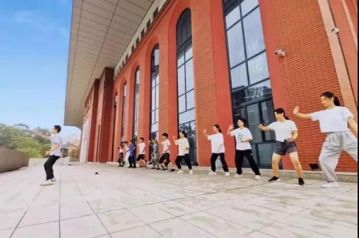 “穿越”古代判案，学皮肤美容！中山大学神仙课程火了，门门精品