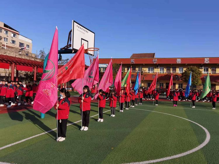 育英小学参加的足球开幕式直播,通许县实验小学足球