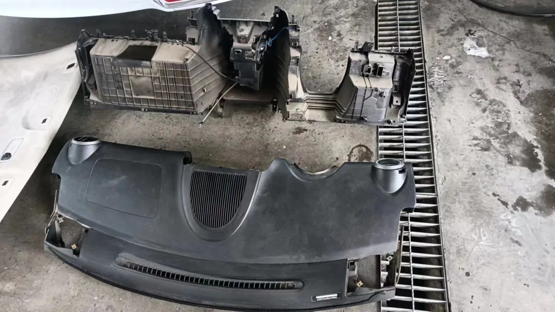 2010款比亚迪f0翻新案例,比亚迪f0全车翻新喷漆多少钱