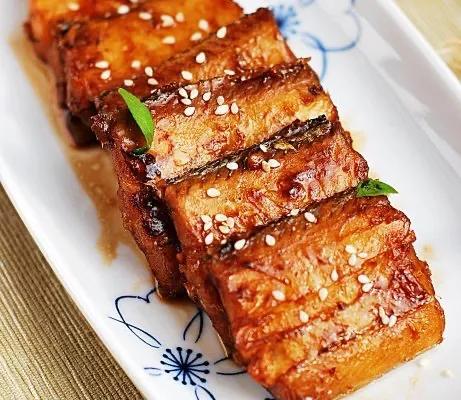 青岛刀鱼烧茼蒿,正宗的茄子烧刀鱼是酸甜味吗