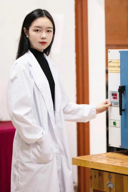 双非大学“女神级”学霸廖欢，本科发表2篇论文，低调保研到清华