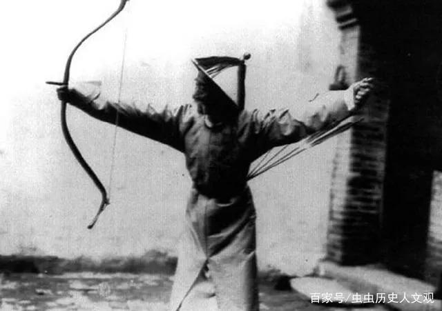 一箭射中猪屁股的成语,箭射穿小腿