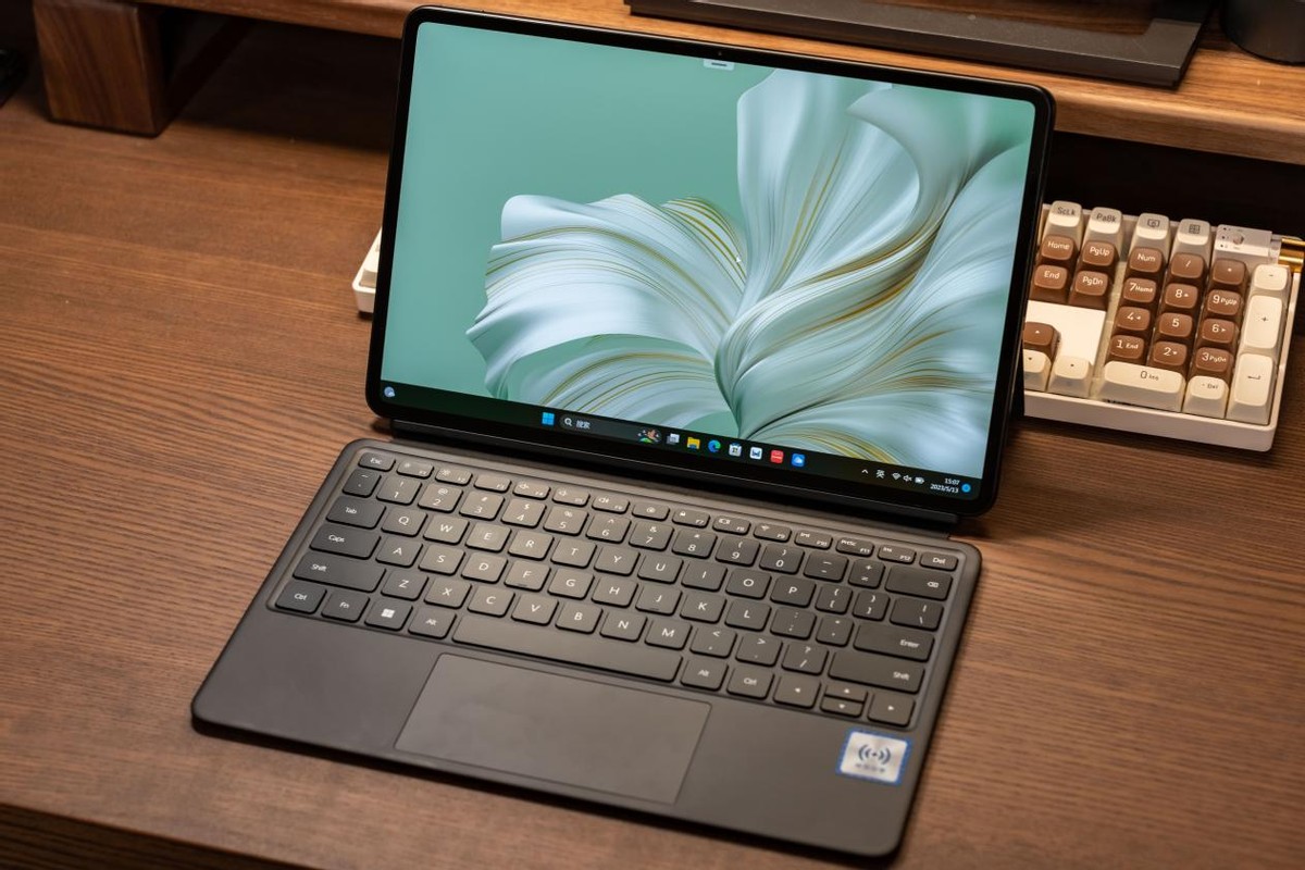 一台电脑,两种生态——MateBookE2023首发测评