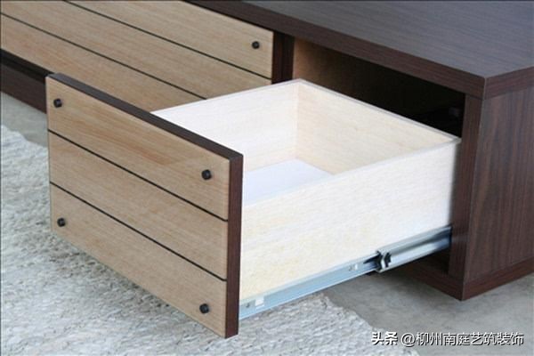 抽屉在半夜自动打开，吓得愣是一夜没睡