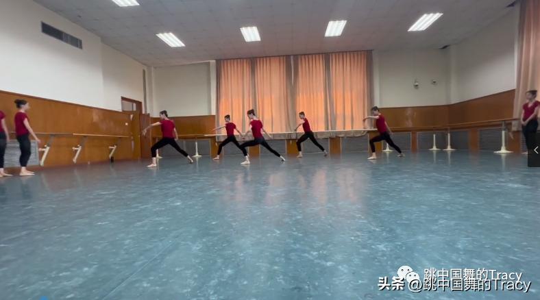 从小控制到腰再到大翻身,每一段身韵都那么美