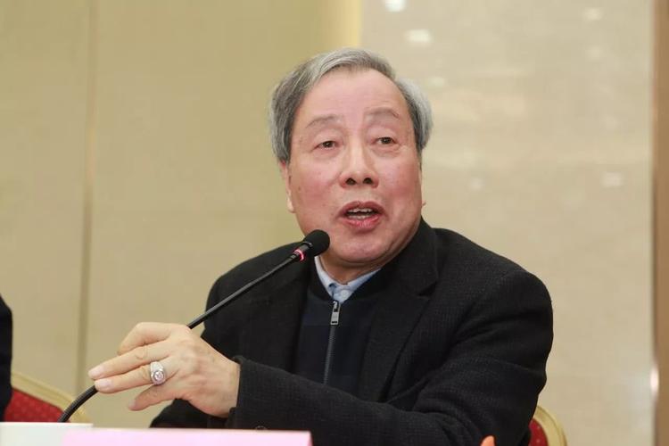 她，从护士到深圳女首富，手握8000项专利，苹果每年上缴100多亿