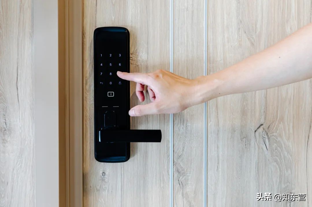装了智能锁门锁不紧,户外大门装智能门锁