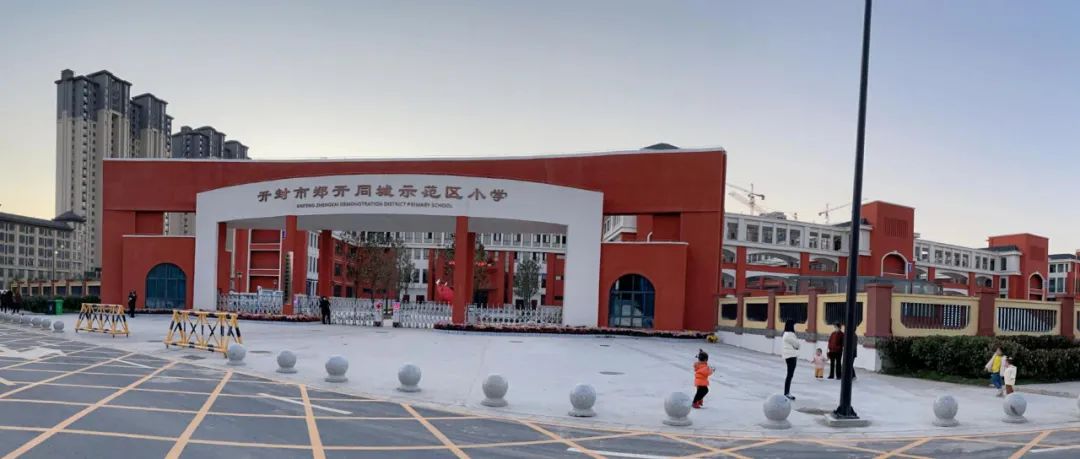 开封星联揽月湾一楼127平样板间,开封星联揽月湾与融创宸院对比